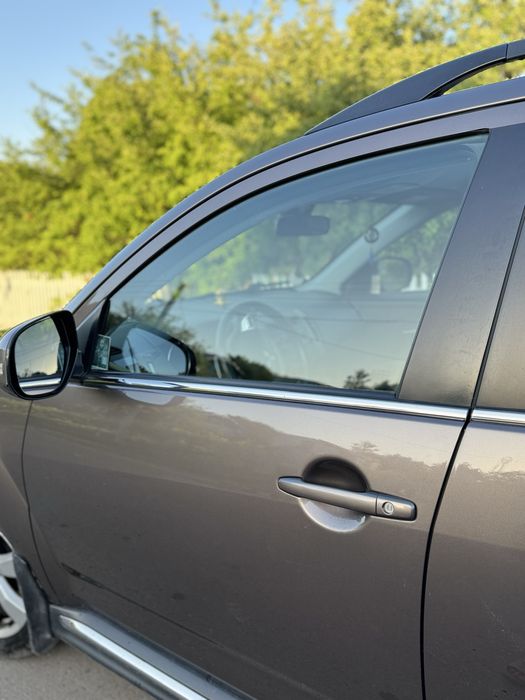 Mitsubishi Outlander 2012