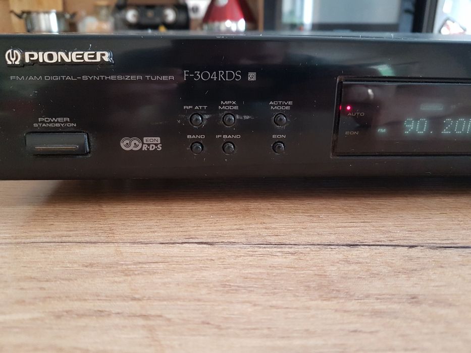 Pioneer FM/AM digital-synthesizer model f-304rds