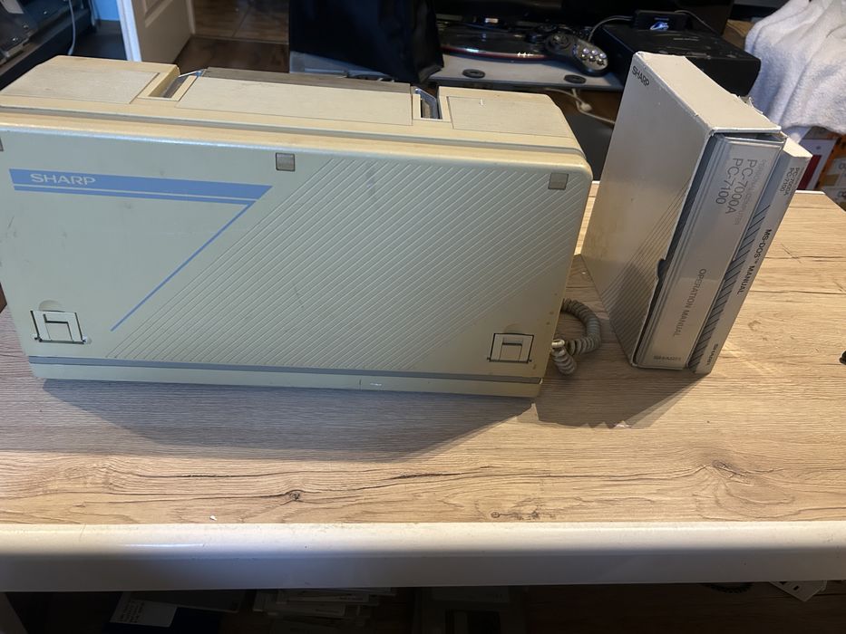 komputer kolekcjonerski Sharp PC 7100