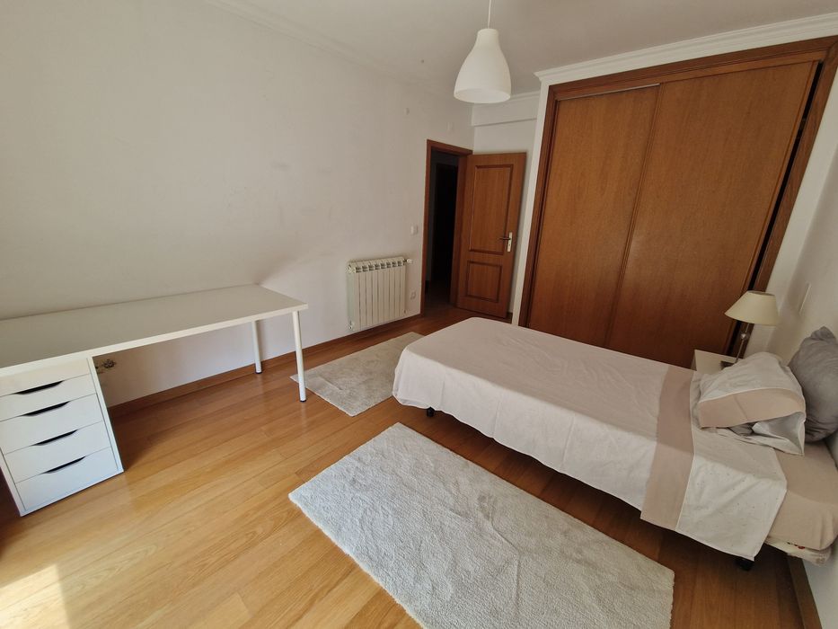 Aluga-se quarto junto ao Hospital de Leiria