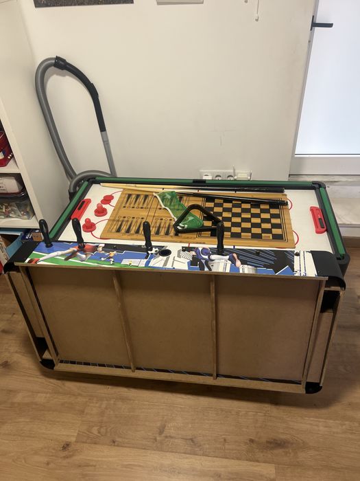 Mesa de matraquilhos com varios jogos