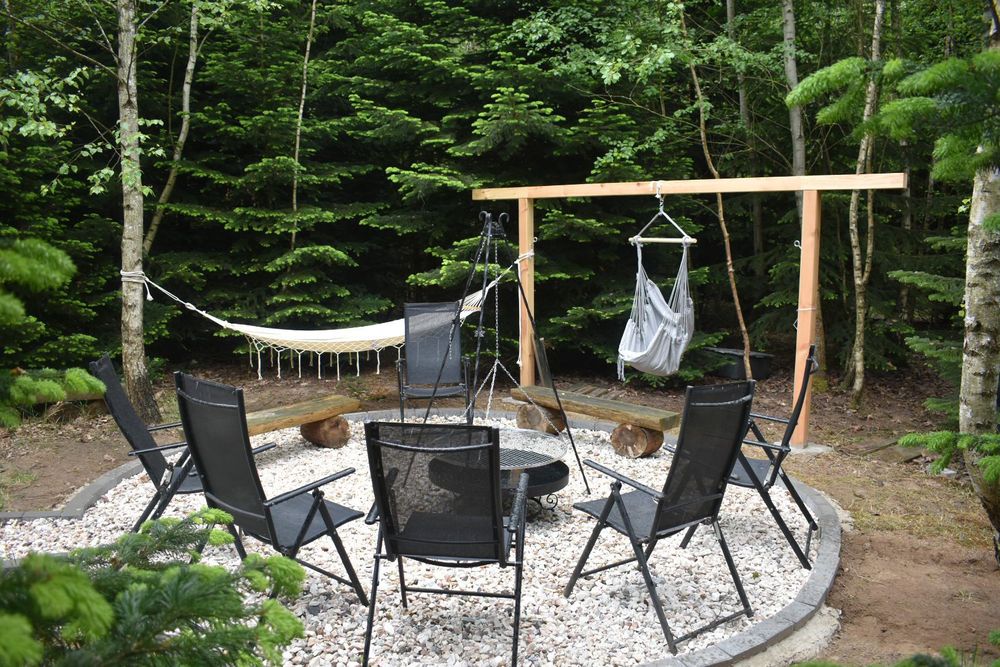 Działka nad jeziorem (jezioro, las, góry)