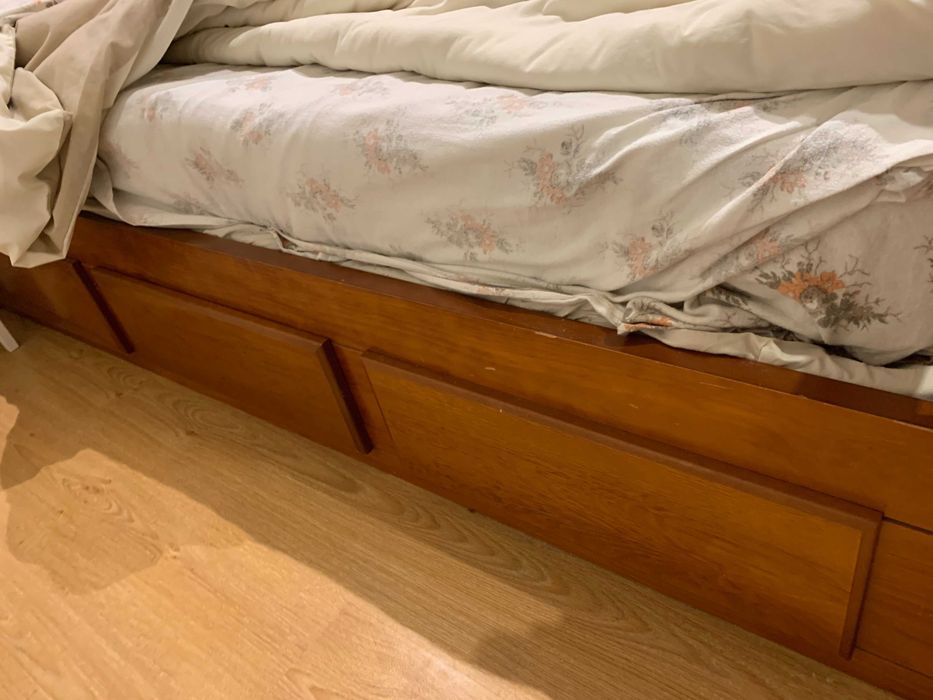 Cama de casal em madeira + estrado