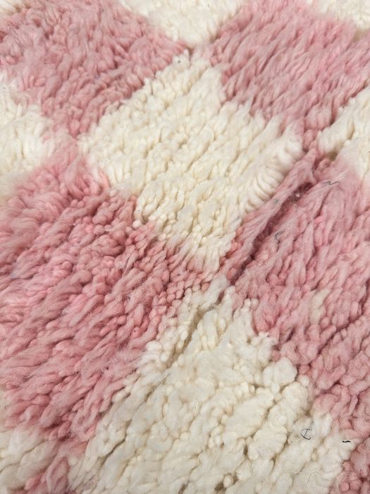 Dywan różowy marokański, dywan krata, dywanik wełniany ręcznie tkany