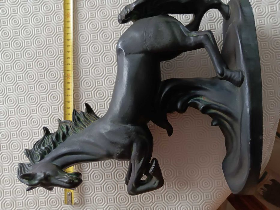 Estatua de cavalo em liga de bronze e estanho