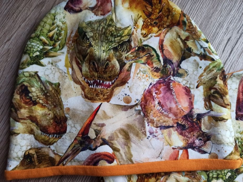 Nowy komplet dinozaury, czapka + komin, obwód głowy 47-48 cm