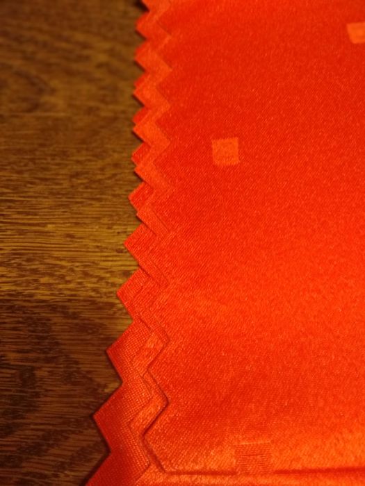 Nowy czerwony obrus plamoodporny 120x200