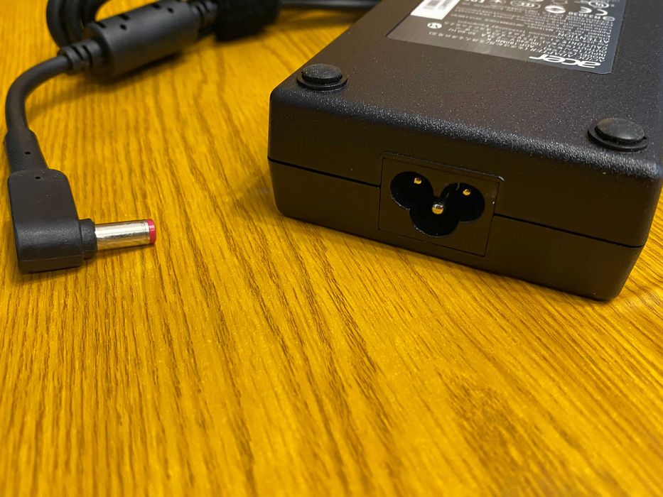 Блок питания для ноутбука  Acer 19.5V 9.23A 135 W 5.5*1.7 Slim