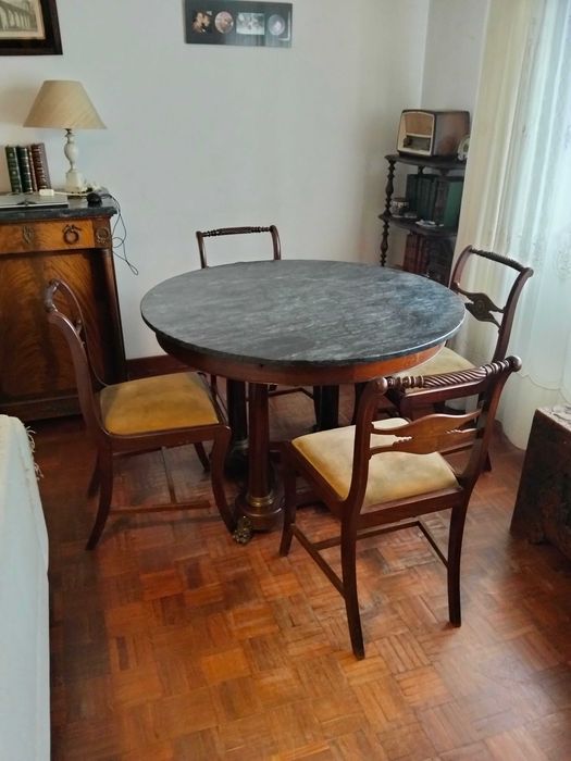 Mesa de jantar redonda e 6 cadeiras estilo Império