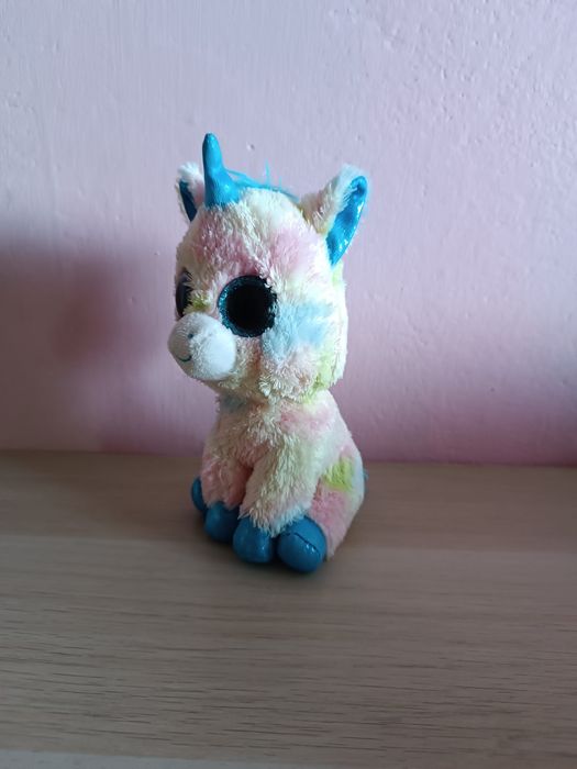 Maskotka pluszowy jednorożec model Blitz z kolekcji Ty Beanie Boos 19 cm