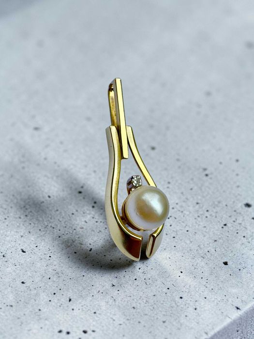 Złota przywieszka z perłą i cyrkonią – próba 585 / 2,95 g p197