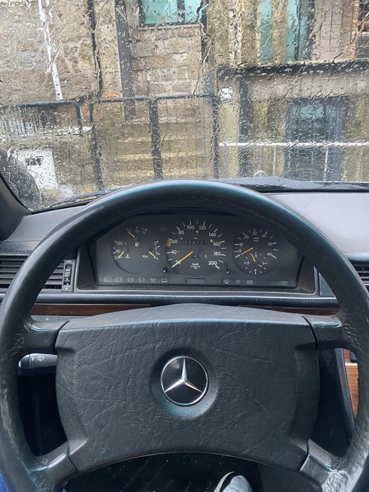 Mercedes 250d w124.