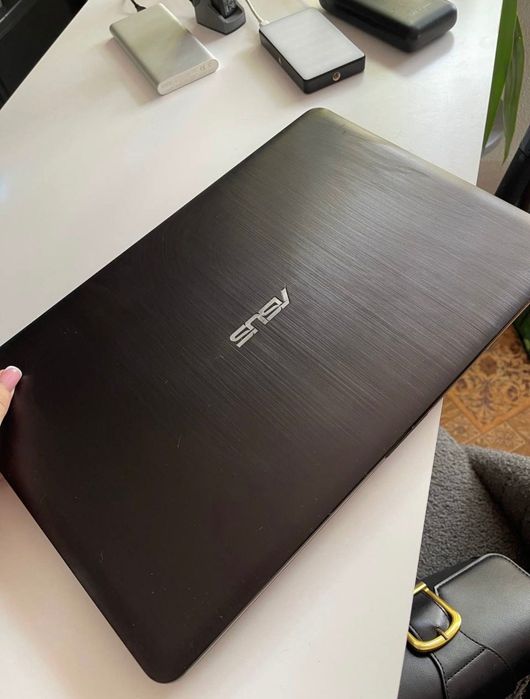 Ноутбук ASUS в хорошому робочому стані