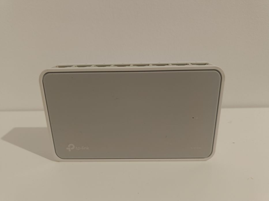 Zestaw Switch TP-Link TL-SF1008D - 3szt. + Router D-Link GO-RT-N150