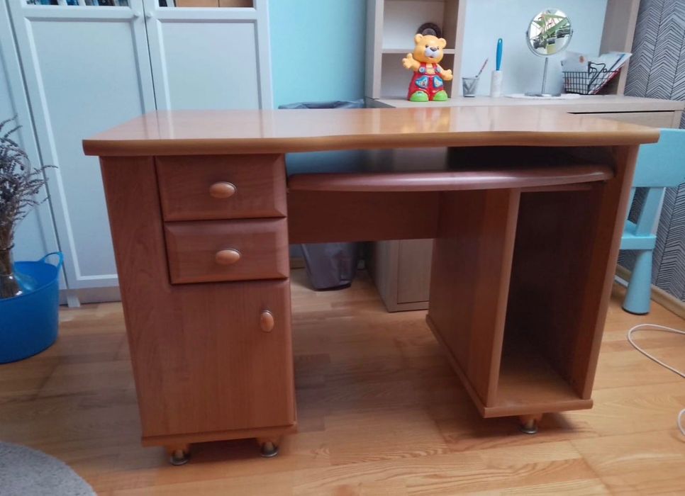 Biurko z szufladami i barek z szafką, oddam za darmo