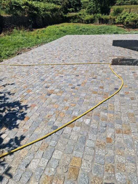 Pavimentos em granito natural