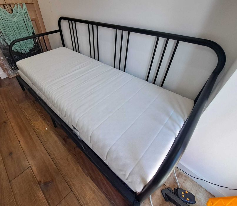 Cama Casal em Ferro Preta