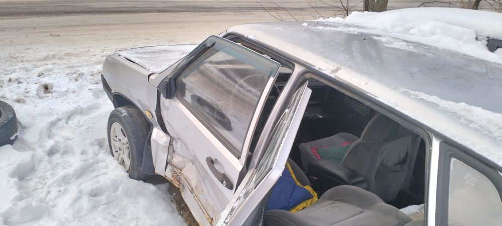 Продам ваз 21099 по запчастинам обо цілу