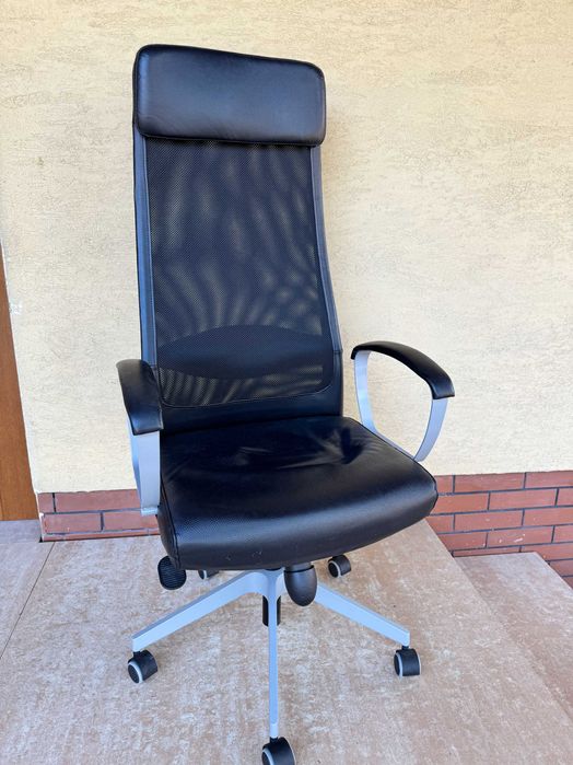 Fotel ergonomiczny biurowy Markus Ikea skóra czarny regulowany krzesło
