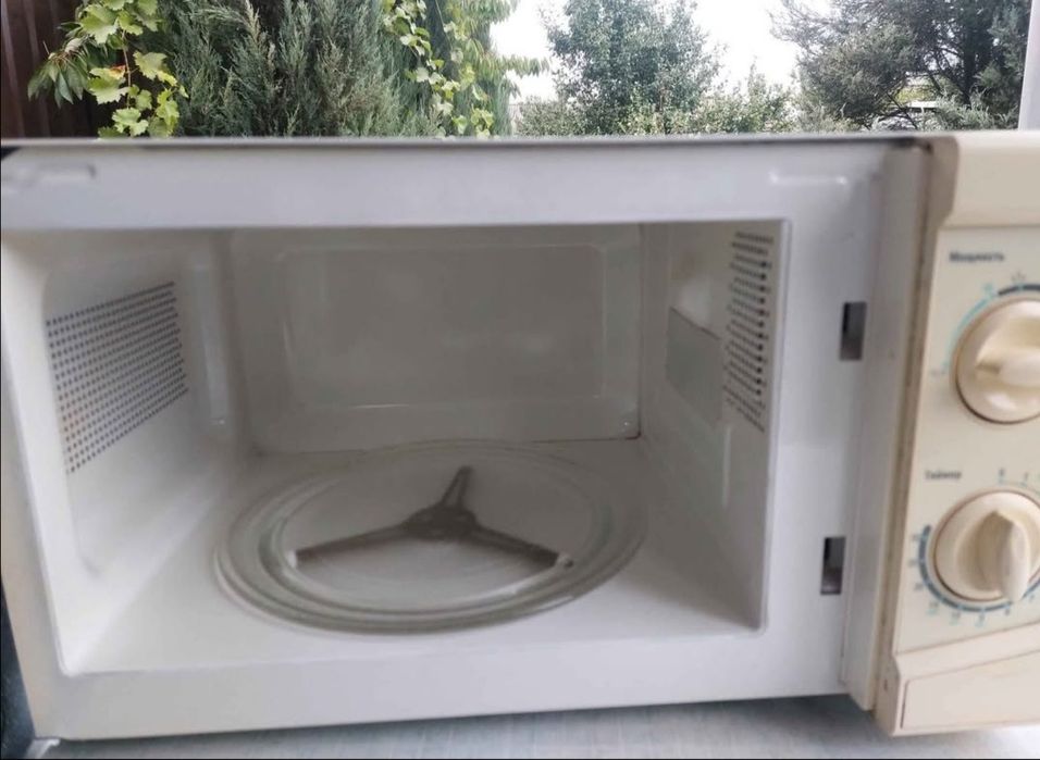 Мікрохвильована піч...