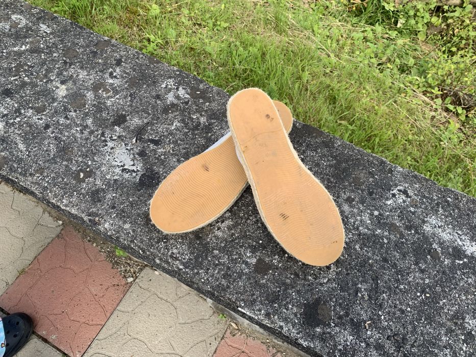 Жіноче взуття. Soludos