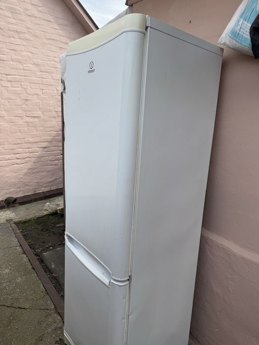 Холодильник Indesit