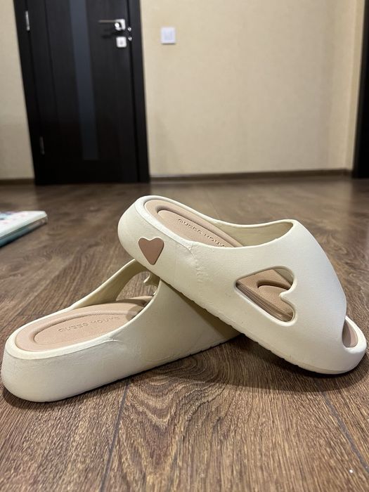 Шльопанці жіночі