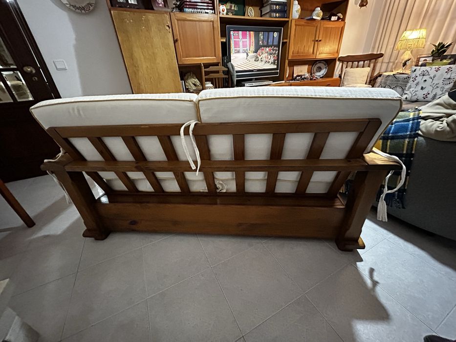 Sofá estrutura madeira 3 lugares