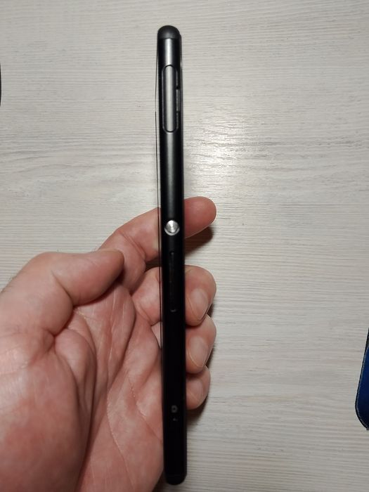 Продам телефон Soni Xperia E2303