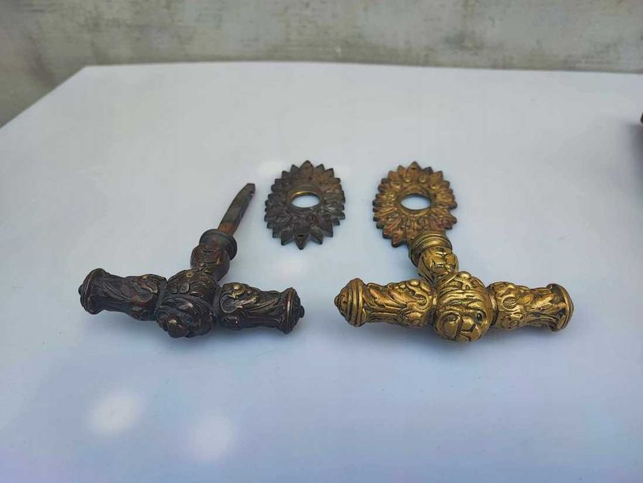 Stare szyldy,klamki,do drzwi,okna,mosiężne,lew,cena za 1 komplet