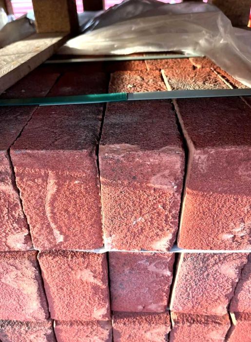 Червона цегла — практичний матеріал для будь-яких задач