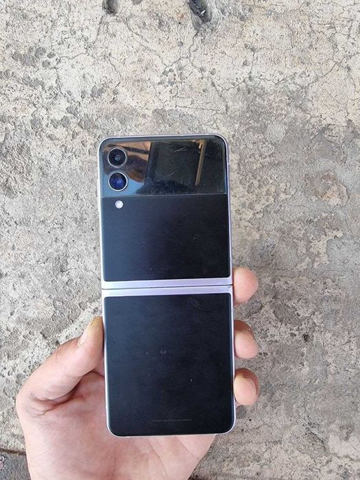 Samsung Z flip3. 8/256