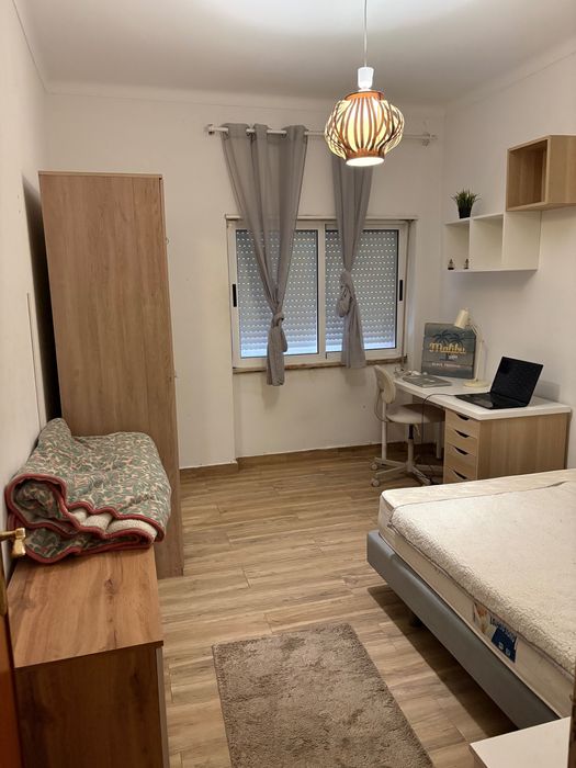 Alugo quarto barreiro a 10 mins do Barcos