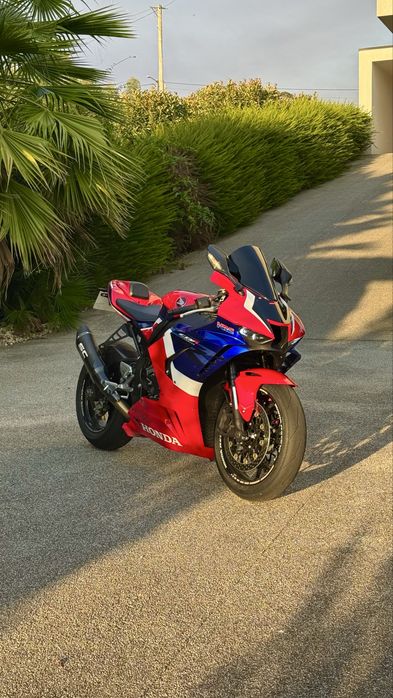 Honda CBR1000RR-R Fireblade + Extras
