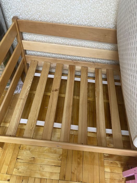 Продам односпальную кровать  с матрасом