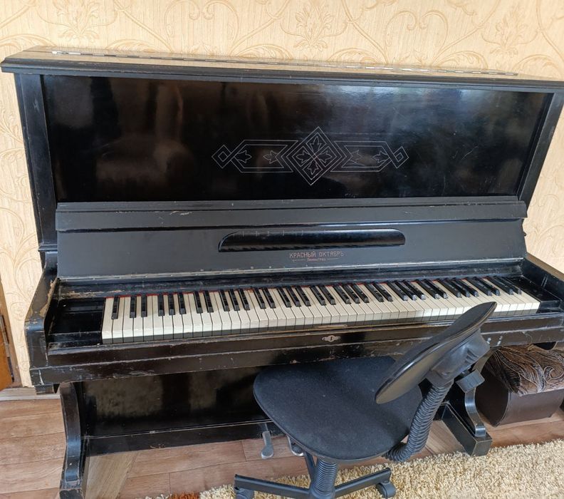 Фортепіано Красный Октябрь