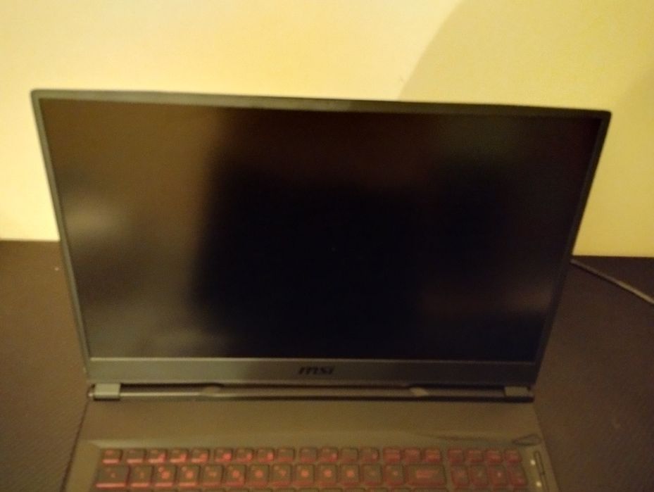 Uszkodzony laptop MSI GL75-9SE