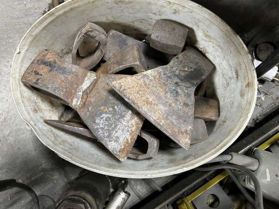 сокира радянських часів (тріснуті-варені)