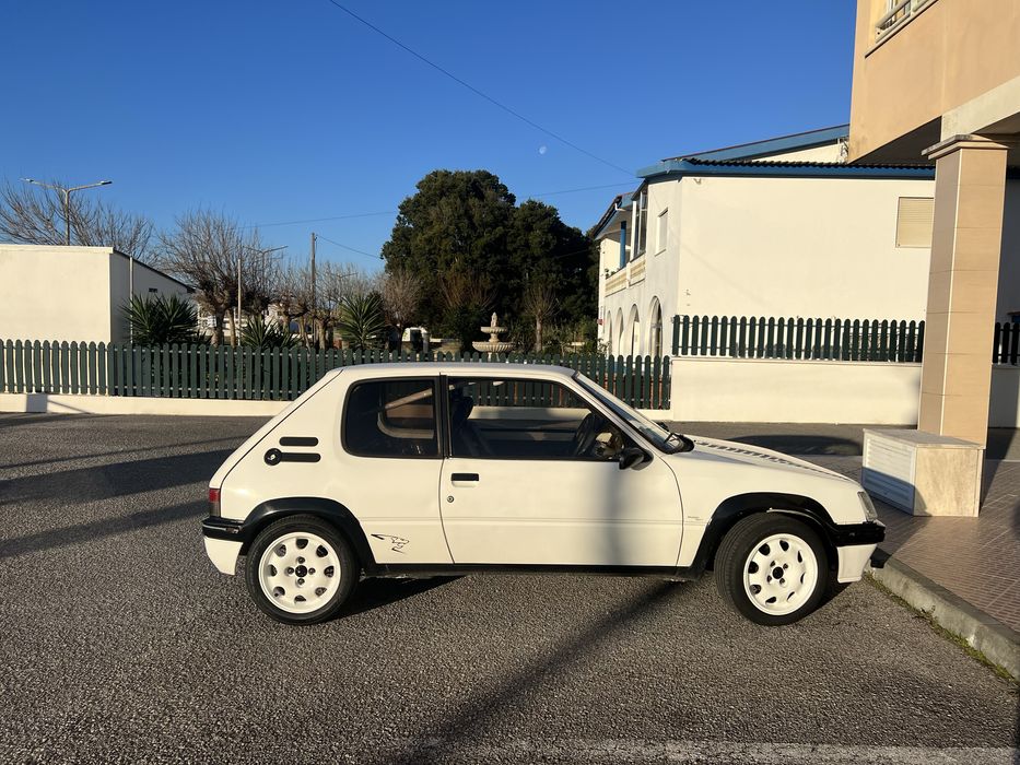 Vendo 205 xad 1.8d e outro igual para pecas mas tambem esta andar