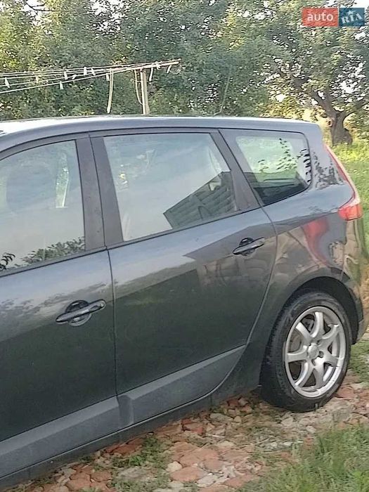 продам Renault Grand Scenic 2010