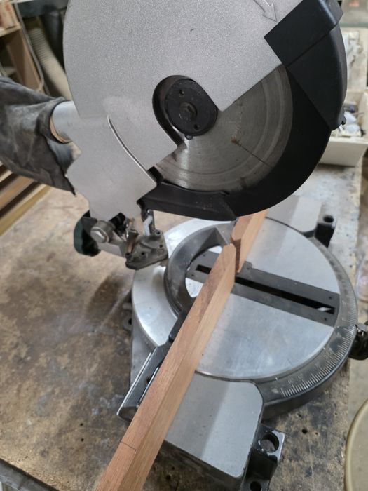 Serra de corte de bancada, meias esquadrias