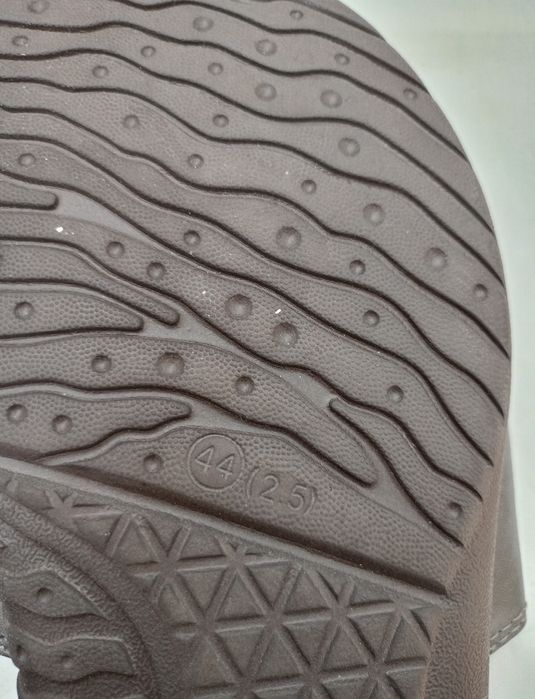 Шлепанцы мужские фирменные, коричневого цвета, на липучке