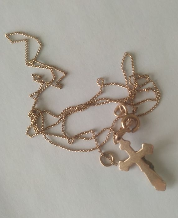 Золотий ланцюжок з хрестиком