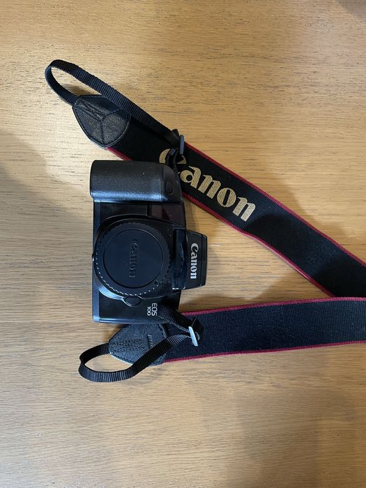 Canon EOS 100 - Câmara analógica