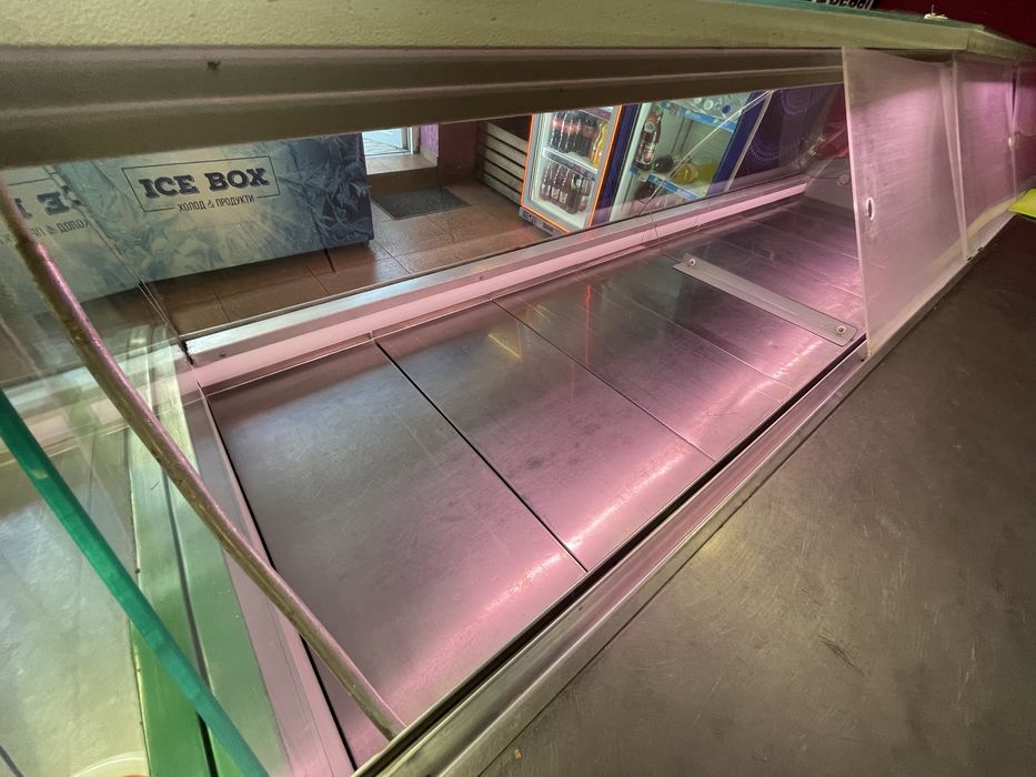 Вітрина кутова Технохолод