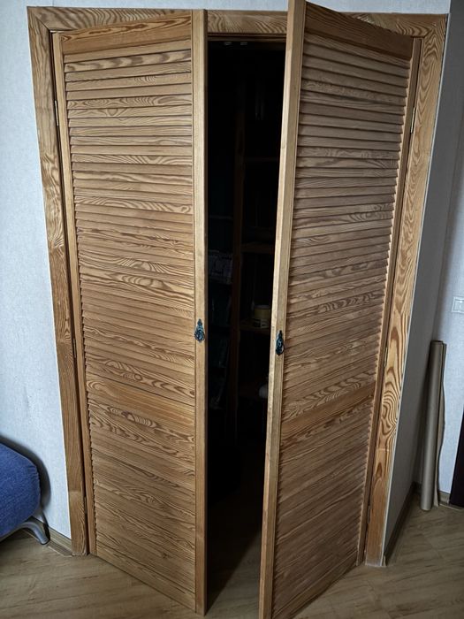 Двері з натурального дерева