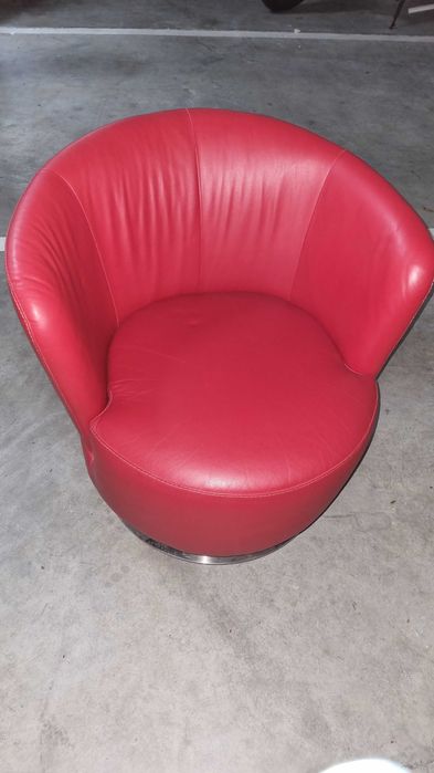 Cadeirão rotativo pele real divani e divani