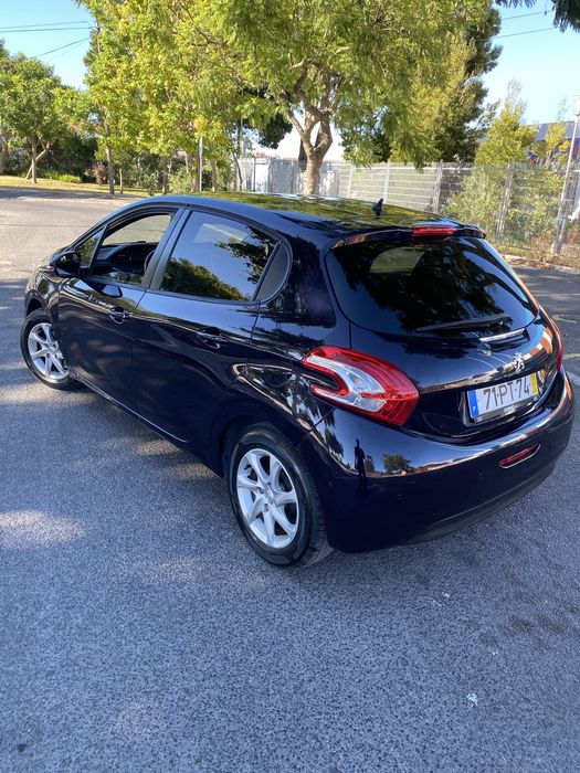 Peugeot 208 com 64mil km