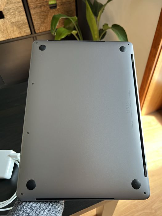 MacBook Pro 13’ 2019, 2,4 GHz / 8GB / 500GB com Acessórios64740216965506123