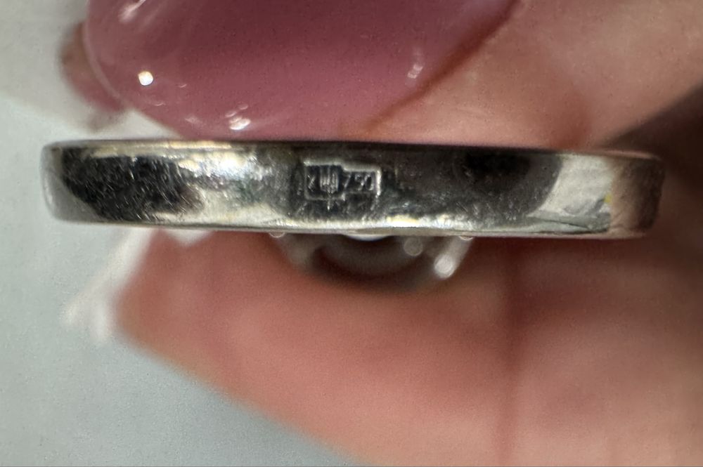 Золотое кольцо с бриллиантами